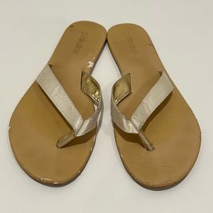 Tan sandal with white strap